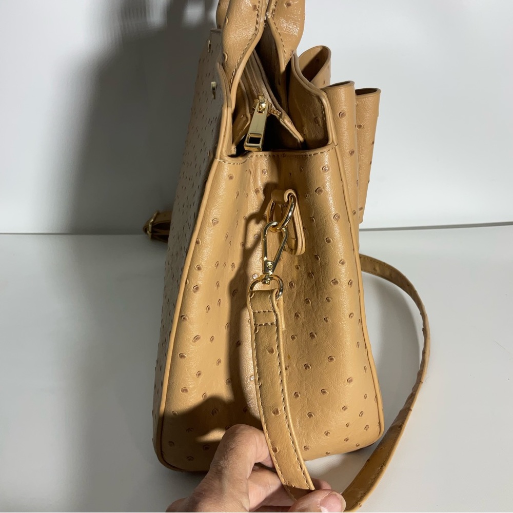 Crossi Woman’s Ostrich Faux Leather Bow Camel Tan Double Pocket Gold Zip Bag - Picture 8 of 16